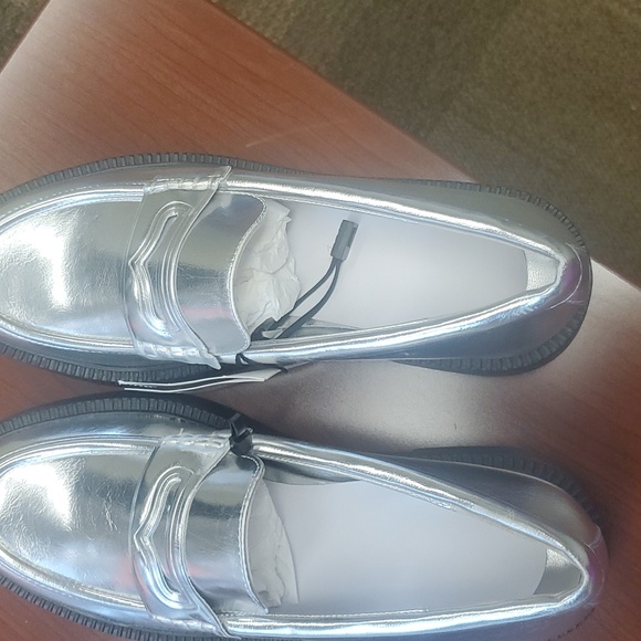 Metallic loafers. Narrow fit. - Picture 6 of 8